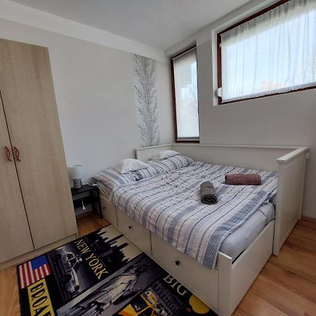 Csaladbarat Vendeglak Szegedi Maganszallashely 9 Fo Reszere, Nagycsaladok Es Barati Tarsasagok Reszere Exterior photo