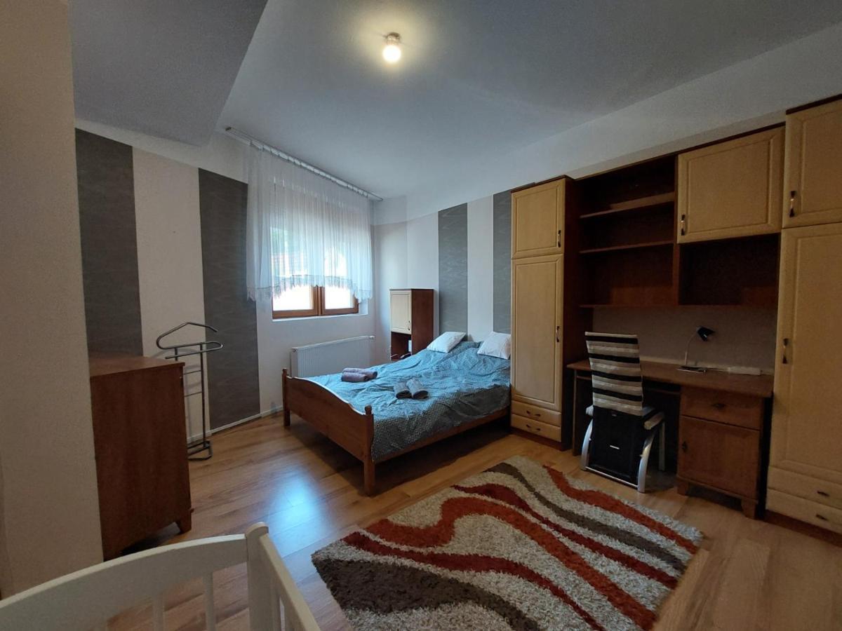 Csaladbarat Vendeglak Szegedi Maganszallashely 9 Fo Reszere, Nagycsaladok Es Barati Tarsasagok Reszere Exterior photo
