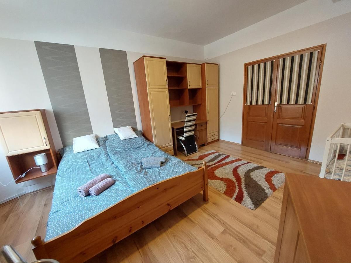 Csaladbarat Vendeglak Szegedi Maganszallashely 9 Fo Reszere, Nagycsaladok Es Barati Tarsasagok Reszere Exterior photo