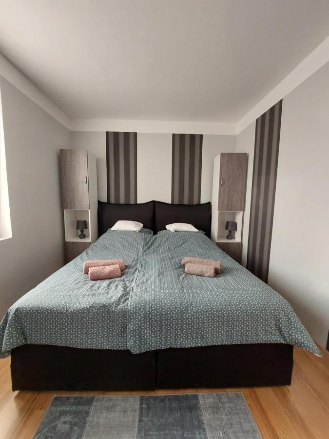Csaladbarat Vendeglak Szegedi Maganszallashely 9 Fo Reszere, Nagycsaladok Es Barati Tarsasagok Reszere Exterior photo
