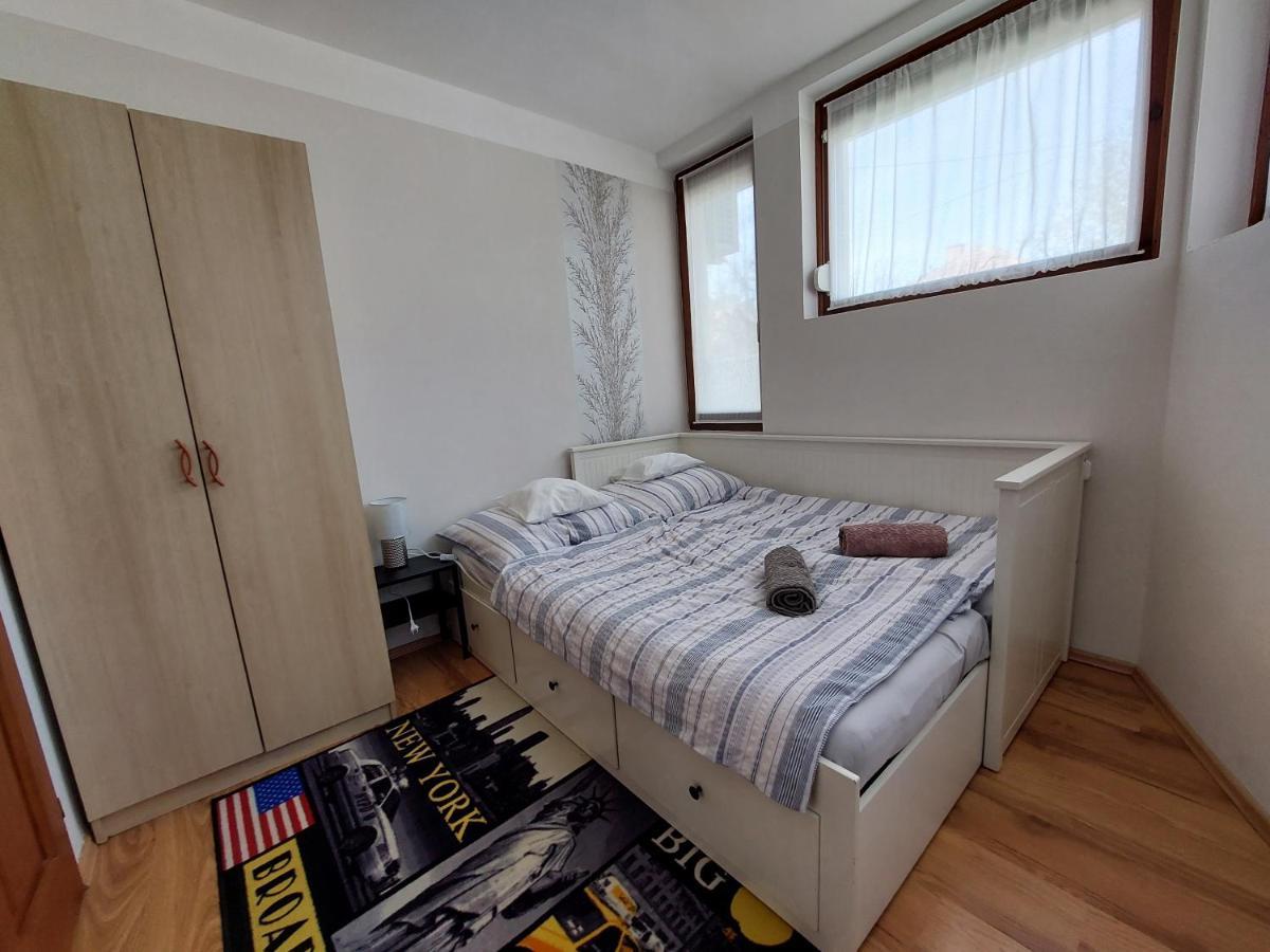 Csaladbarat Vendeglak Szegedi Maganszallashely 9 Fo Reszere, Nagycsaladok Es Barati Tarsasagok Reszere Exterior photo