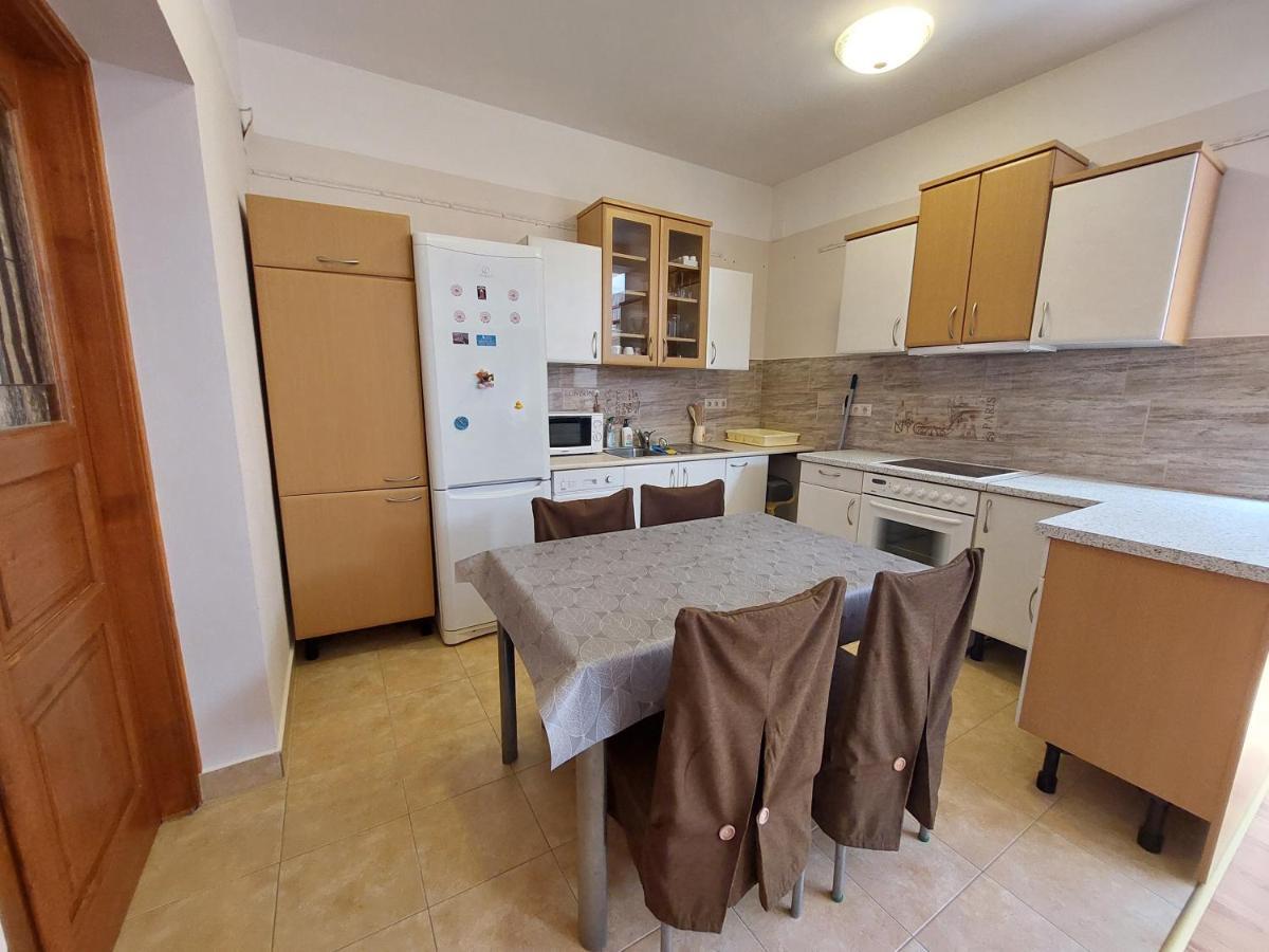 Csaladbarat Vendeglak Szegedi Maganszallashely 9 Fo Reszere, Nagycsaladok Es Barati Tarsasagok Reszere Exterior photo